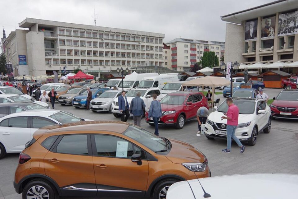 Salonul Auto Bucovina este organizat în centrul Sucevei