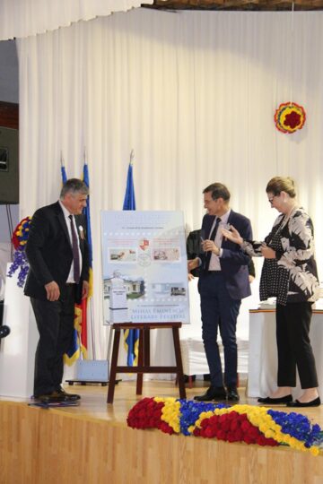 La Dumbrăveni, regal cultural la centenar