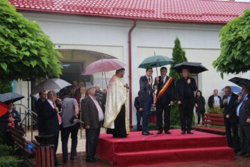La Dumbrăveni, regal cultural la centenar