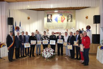 Premianții ediției din acest an a Festivalului „Mihai Eminescu” și cetățenii de onoare ai comunei Dumbrăveni