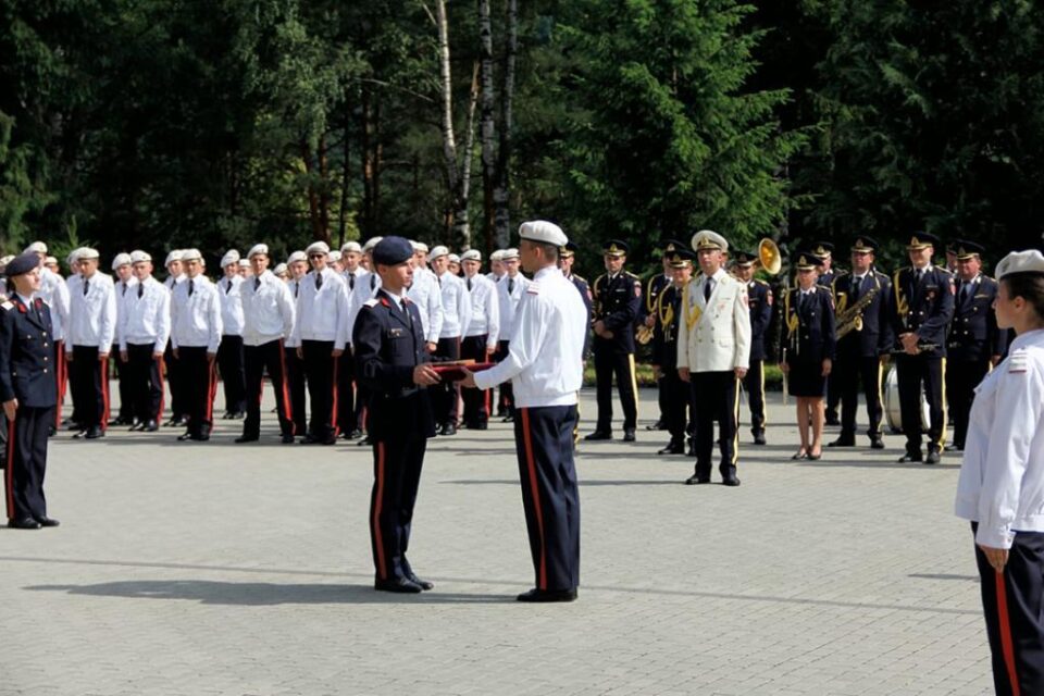 Absolvenții promoției 2018 au predat cheia colegiului reprezentanților claselor a XI-a