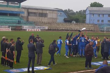 Fotbaliștii de la Viitorul Liteni sărbătoresc câștigarea trofeului Cupa României
