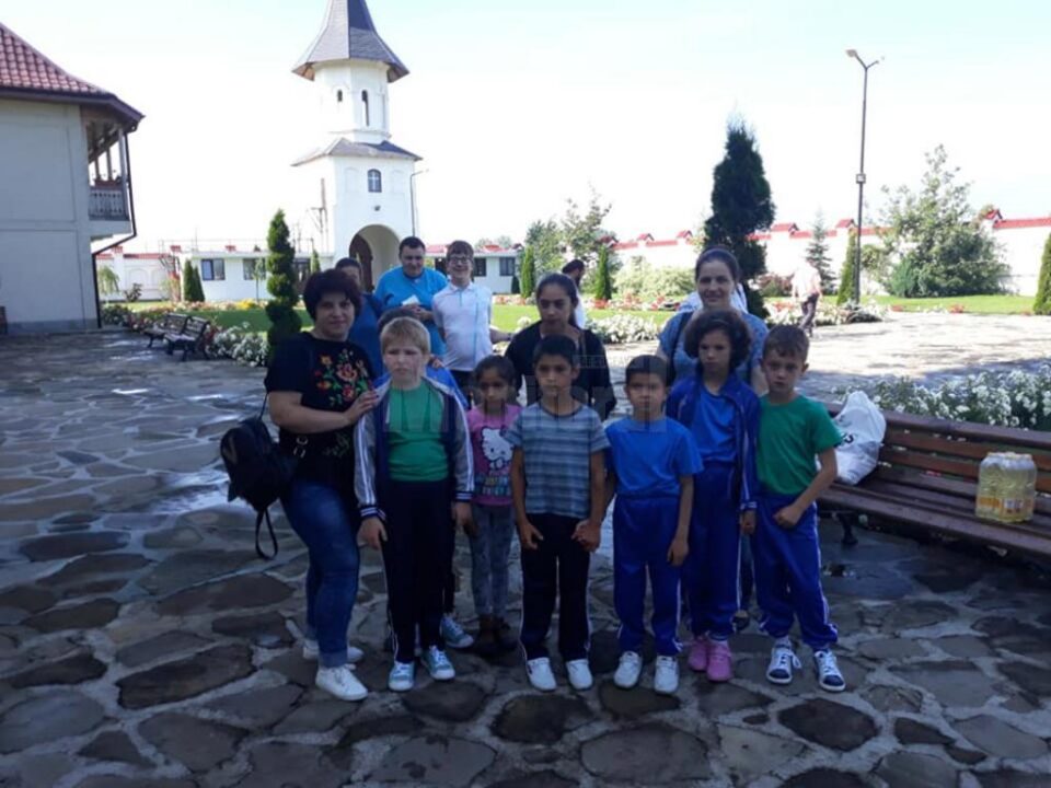 Copii cu cerințe educaționale speciale, în excursie prin județ