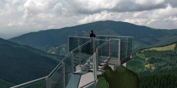 Nici o firmă interesată de documentația pentru punctul de belvedere de pe Piatra Șoimului