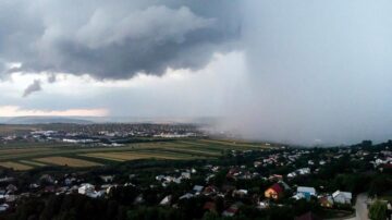 Fenomene meteo extreme au fost resimțite luni seara în municipiul Suceava