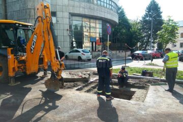 Avaria produsă la rețeaua de apă potabilă a fost cauzată de lucrările de reabilitare a străzii