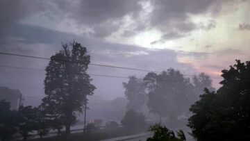 Fenomene meteo extreme au fost resimțite luni seara în municipiul Suceava