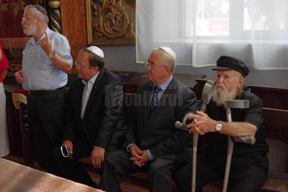 Președintele Gheorghe Flutur, primarul Ion Lungu și directorul Emil Ursu, la „Marșul Vieții” în Suceava