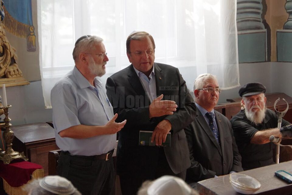 Președintele Gheorghe Flutur, primarul Ion Lungu și directorul Emil Ursu, la „Marșul Vieții” în Suceava