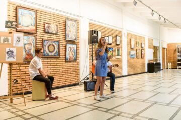 Expoziție de grafică și pictură a studenților suceveni, la Universitatea „Ștefan cel Mare”