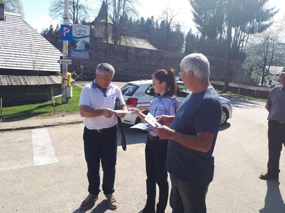 Turiștii au fost informați despre comportamentul preventiv pe care trebuie să-l abordeze în vacanță Turiștii au fost informați despre comportamentul preventiv pe care trebuie să-l abordeze în vacanță