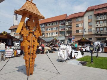 Iarmarocul de altădată, evocat la „Târgul de Sânziene” din centrul Sucevei
