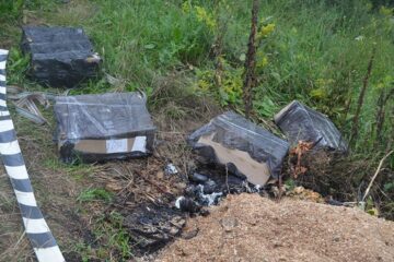 Polițiștii de frontieră suceveni au confiscat țigări de peste 50.000 de euro, la Vicovu de Sus și la Brodina