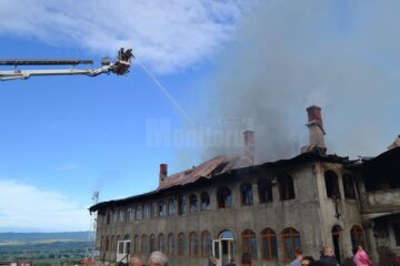 Imensa clădire în care se aflau chiliile