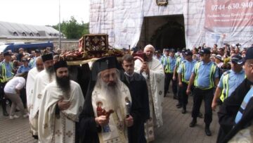 Racla cu moaștele Sfântului Ioan cel Nou de la Suceava a fost scoasă din curtea mănăstirii