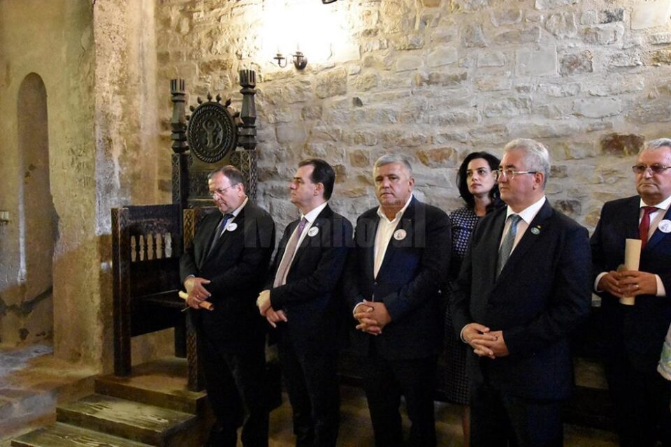 Orban a anunțat la Suceava negocieri „la bucată” cu parlamentarii PSD și ALDE pentru căderea Guvernului