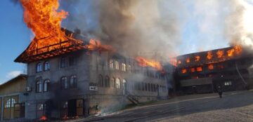 Flăcări apocaliptice au distrus chiliile Mănăstirii „Sf. Mina”