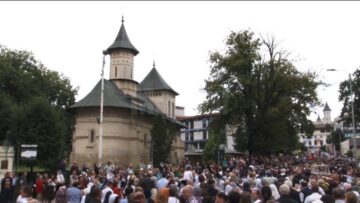 Șase ierarhi, un sobor impresionant de preoți și zeci de mii de pelerini și localnici, la procesiunea de Sânziene