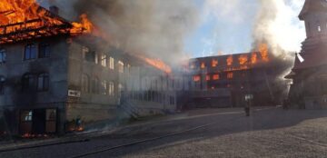 Flăcări apocaliptice au distrus chiliile Mănăstirii „Sf. Mina”