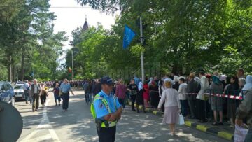 Șase ierarhi, un sobor impresionant de preoți și zeci de mii de pelerini și localnici, la procesiunea de Sânziene