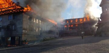 Flăcări apocaliptice au distrus chiliile Mănăstirii „Sf. Mina”