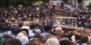 Șase ierarhi, un sobor impresionant de preoți și zeci de mii de pelerini și localnici, la procesiunea de Sânziene