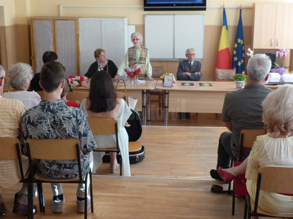 Apariție editorială la 84 de ani, a profesoarei Angela Popescu, la Școala Gimnazială Nr. 1