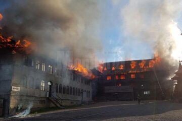 Imagini de coșmar, cu flăcările extinse pe 1.400 de mp