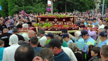 Șase ierarhi, un sobor impresionant de preoți și zeci de mii de pelerini și localnici, la procesiunea de Sânziene