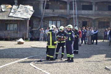 Flăcări apocaliptice au distrus chiliile Mănăstirii „Sf. Mina”