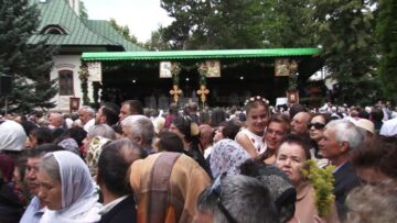 Șase ierarhi, un sobor impresionant de preoți și zeci de mii de pelerini și localnici, la procesiunea de Sânziene