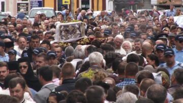 Procesiunea pe străzile Sucevei