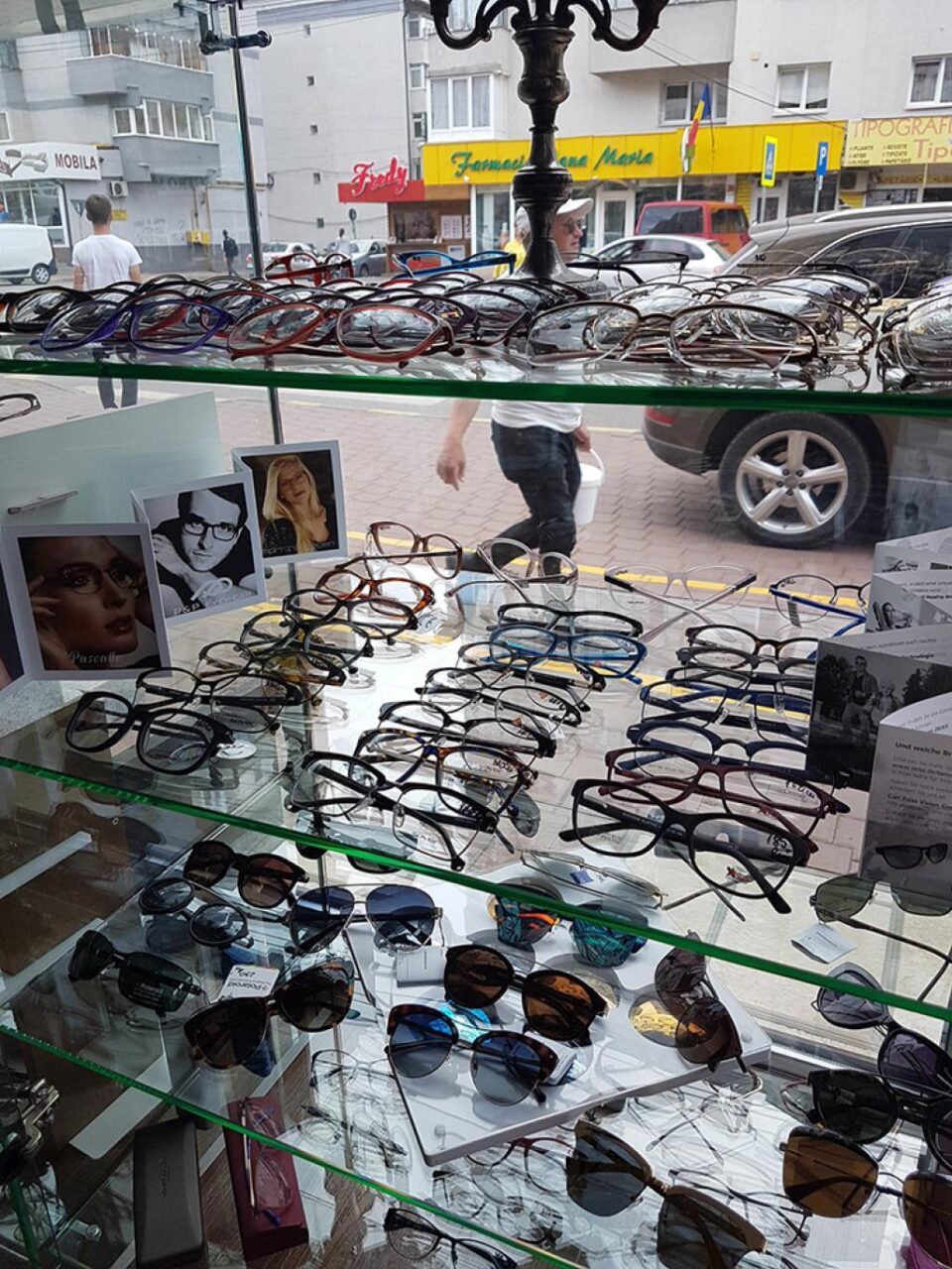 Rame gratuite pentru pensionari - oferta verii la Eye’s Optic Suceava