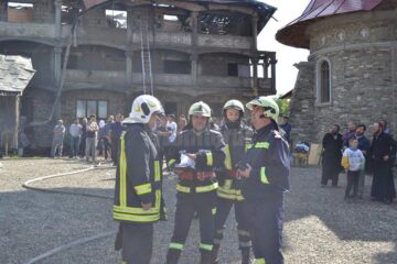 Flăcări apocaliptice au distrus chiliile Mănăstirii „Sf. Mina”