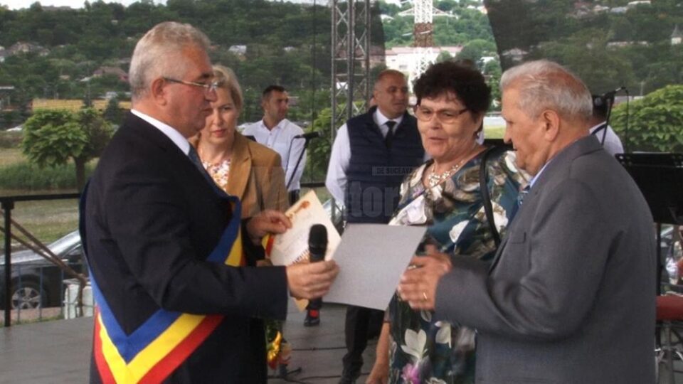 „Cuplurile de aur” și „Cetățenii de Onoare”, premiați pe scenă, la Zilele Sucevei