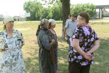 Câțiva dintre păgubiții de la Dărmănești