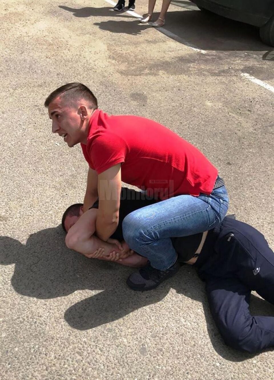 Tâlhar prins și imobilizat de către Marian Țabrea, viitorul agent de poliție