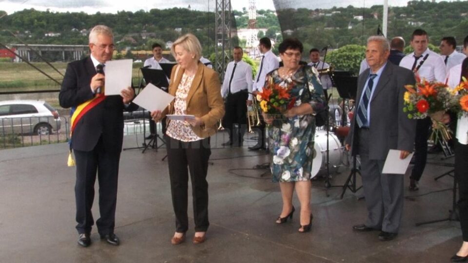 „Cuplurile de aur” și „Cetățenii de Onoare”, premiați pe scenă, la Zilele Sucevei