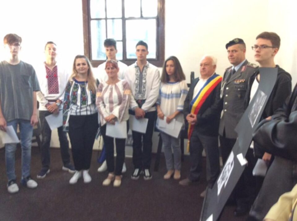Lansare de carte și depuneri de coroane în tabăra internațională “Arbeit fur den Frieden”