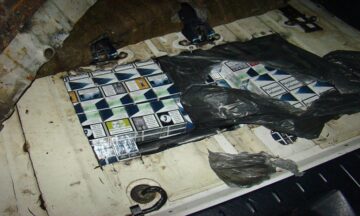 Țigări de aproape 40.000 de euro, capturate de polițiștii de frontieră suceveni după ce au făcut uz de armamentul din dotare