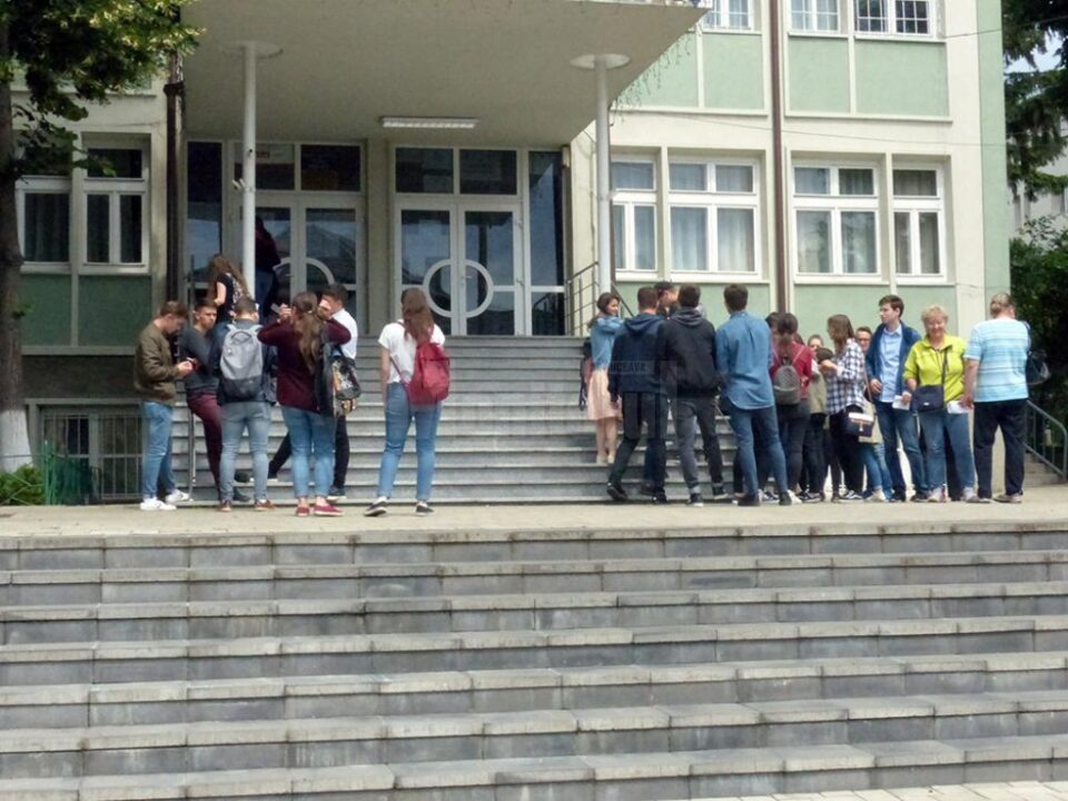 Candidații de la bac mai ai de trecut de o singură probă