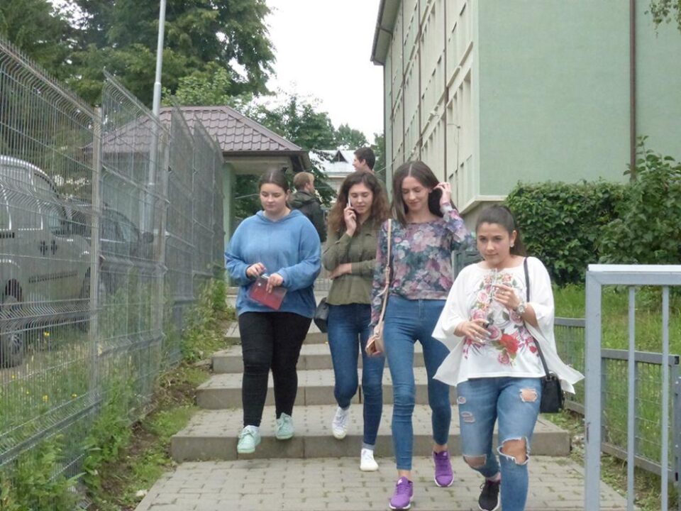 Elevii așteaptă cu emoție afișarea rezultatelor, pe 4 iulie