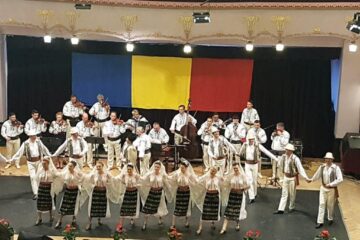 Artiștii Ansamblului „Ciprian Porumbescu”, aplaudați la scenă deschisă la Tg. Mureș