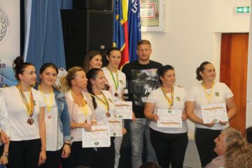 Premii pentru cei mai buni competitori ai întrecerilor sportive din cadrul „Spartachiadei profesorilor”