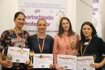 Premii pentru cei mai buni competitori ai întrecerilor sportive din cadrul „Spartachiadei profesorilor”
