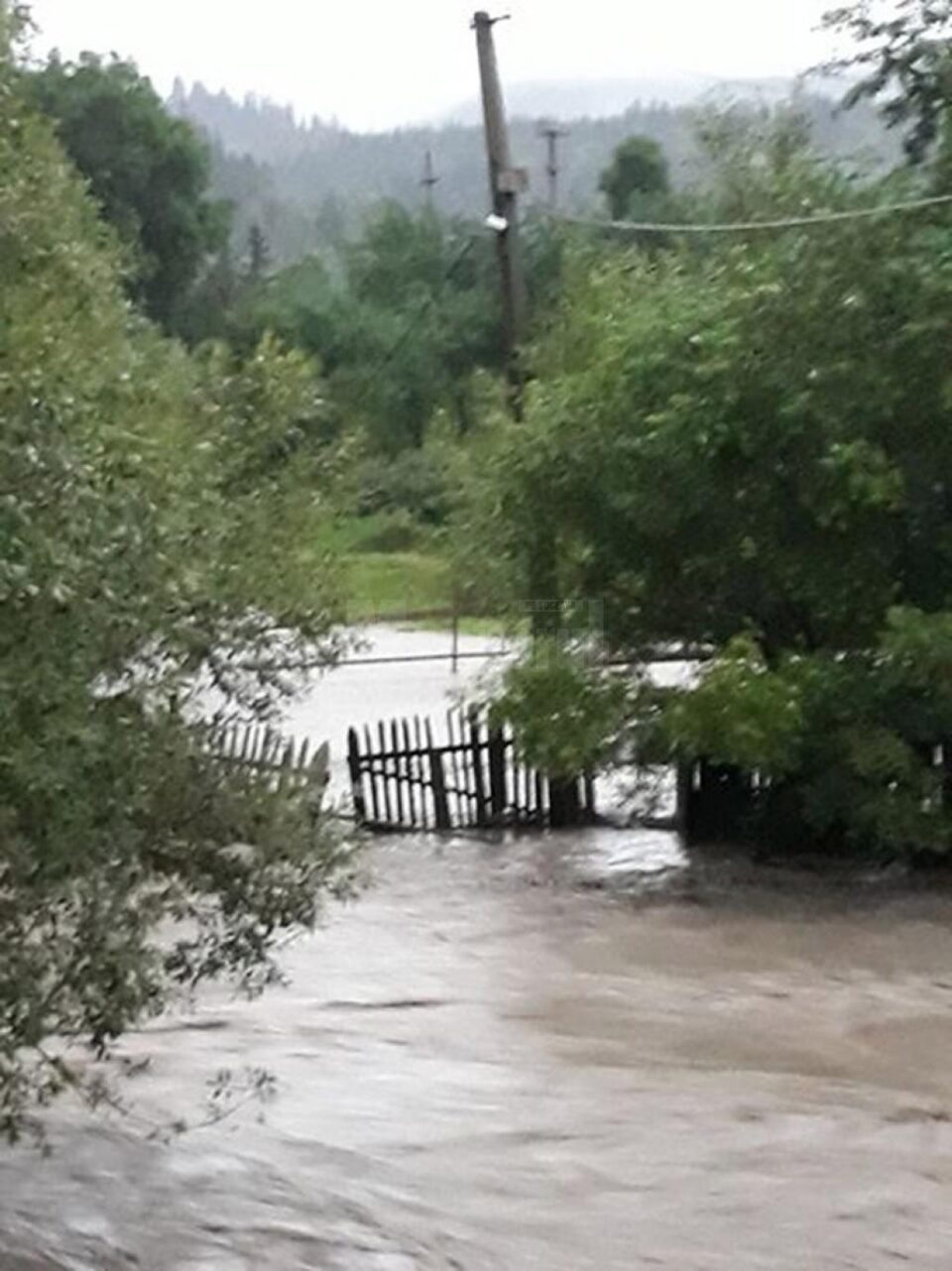 În comuna Slatina au fost inundate 10 curți