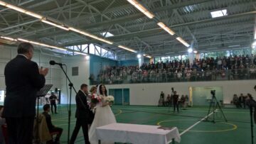 Câteva sute de oameni, reprezentanți ai bisericilor creștine și parlamentari au militat pentru apărarea familiei creștine, la Dumbrăveni