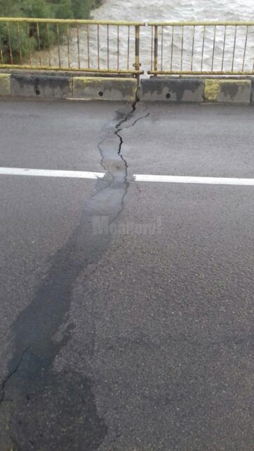 Podul nu mai prezintă siguranță