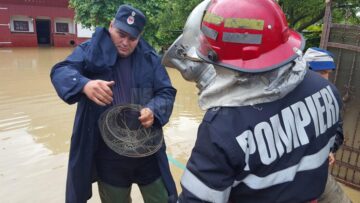 Pompierii au de lucrat câteva zile pentru evacuarea apei