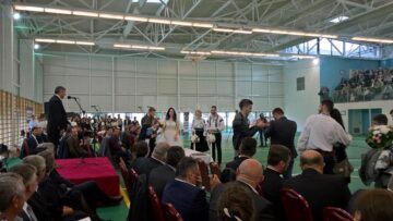 Câteva sute de oameni, reprezentanți ai bisericilor creștine și parlamentari au militat pentru apărarea familiei creștine, la Dumbrăveni